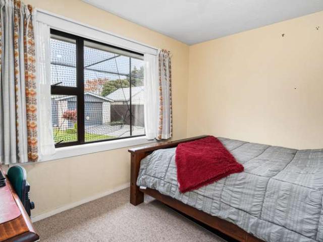 House for sale in Chaslands, Canterbury