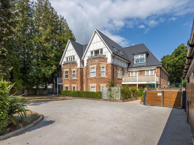 Apartment for rent in Branksome Park, Poole