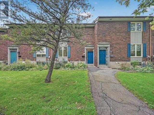 Townhouse for sale in Linton Park, Ottawa
