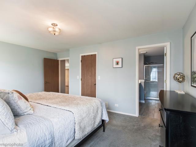 Condo for sale in Warrenville, Illinois