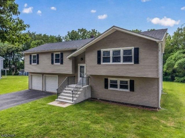 House for sale in Lopatcong Township, Warren County
