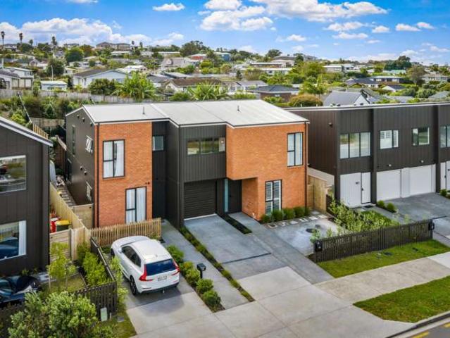 Townhouse for sale in Whangaparaoa