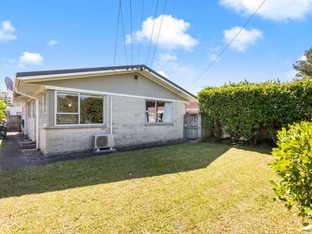House for sale in Oratia