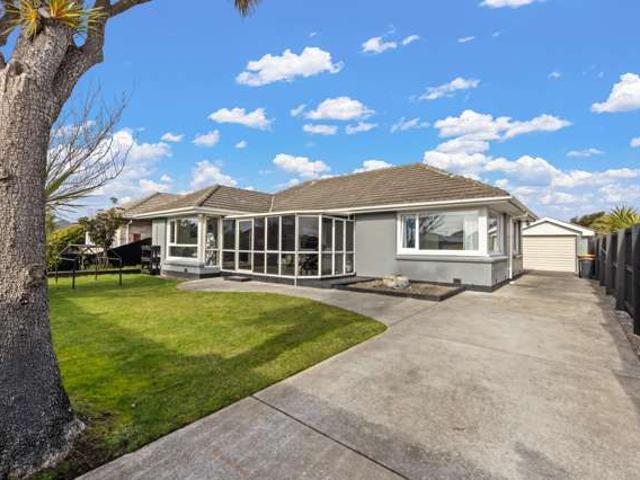 House for sale in Chaslands, Canterbury