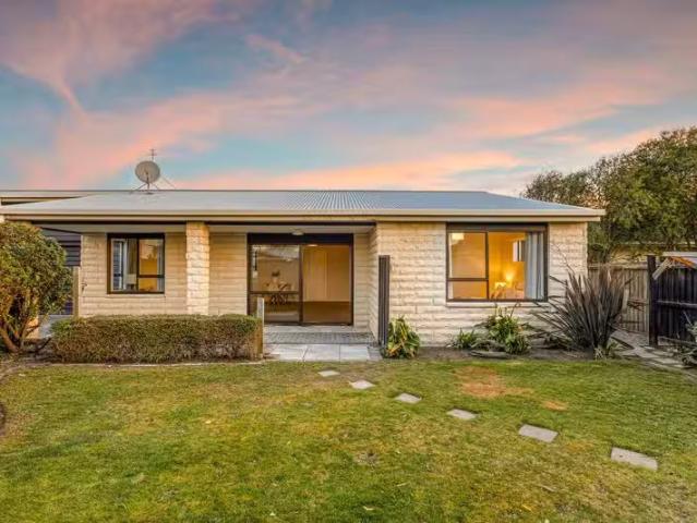 House for sale in Chaslands, Canterbury