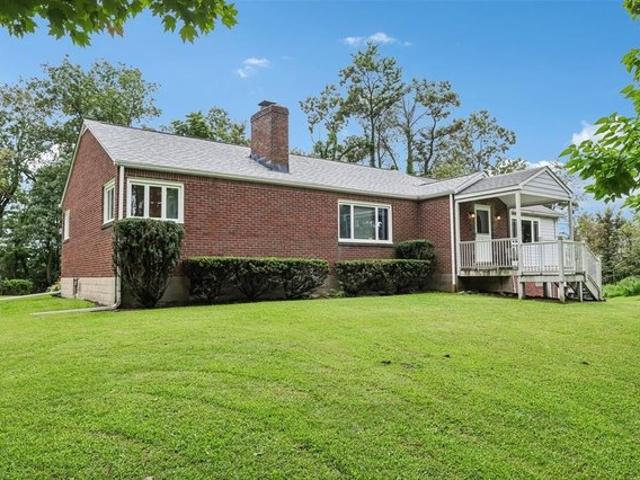 House for sale in Bakerstown, Pennsylvania