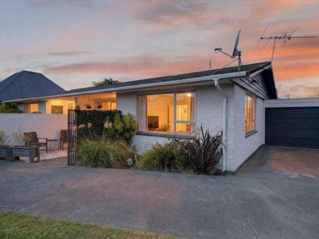 Apartment for sale in Addington, Canterbury
