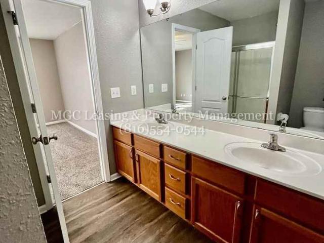 Apartment for rent in West Gateway Plaza, Blue Springs