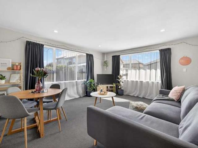 Apartment for sale in Addington, Canterbury