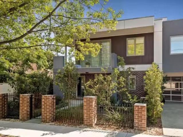 Condo for rent in Box Hill