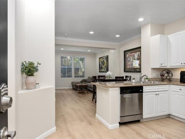 Condo for sale in Irvine Business Complex, Irvine