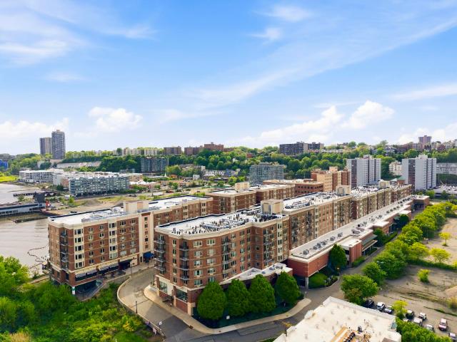 Condo for sale in Edgewater, New Jersey