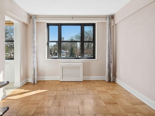 Property for sale in The Bronx, Arverne