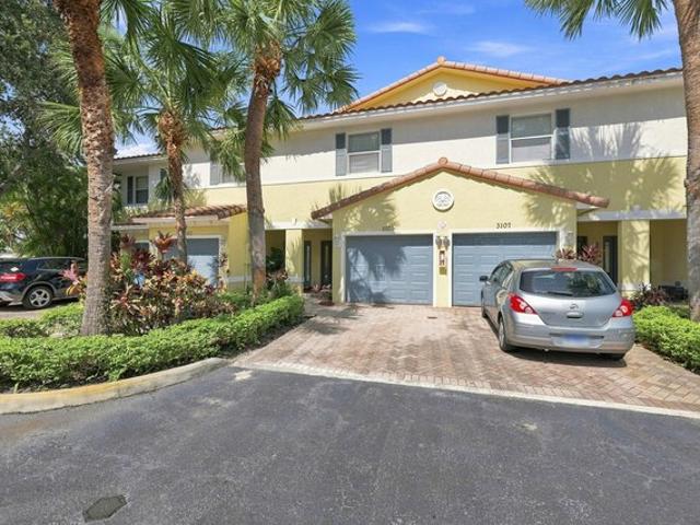 Townhouse for sale in Oakland Park, Florida