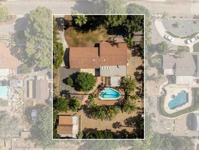 House for sale in Nuevo, California