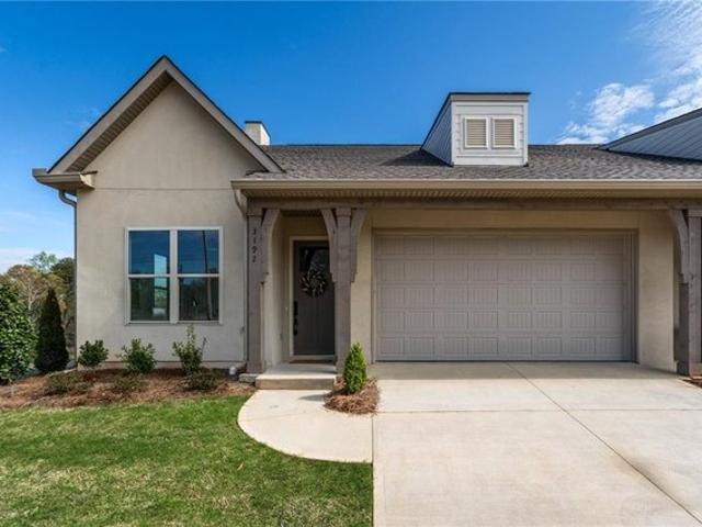 Townhouse for sale in Opelika, Alabama