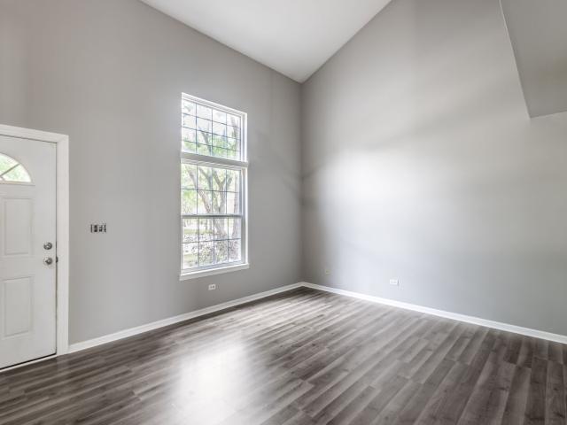 Townhouse for sale in Mchenry, Illinois