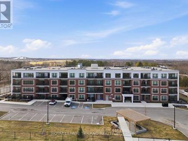 Condo for sale in Arva, Ontario