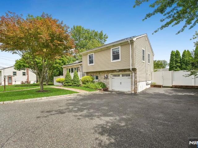 House for sale in Northvale, New Jersey