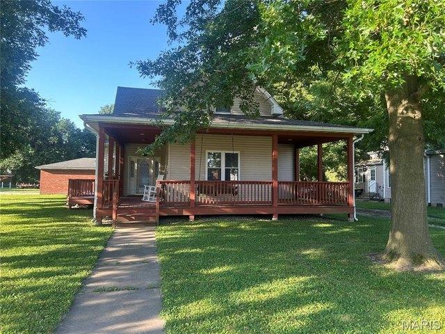 House for sale in Alhambra, Illinois