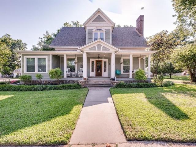 House for sale in Bowie, Texas