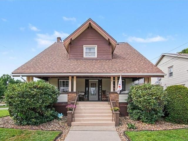 House for sale in Ellwood City, Pennsylvania