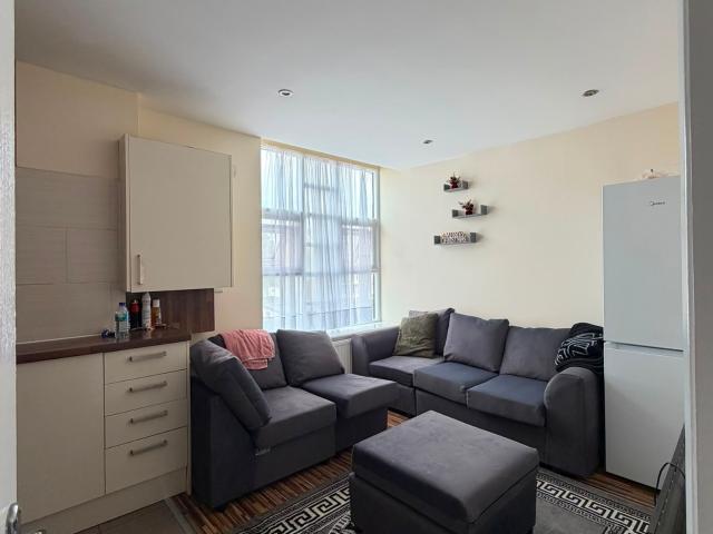 Apartment for rent in Seven Kings, Greater London