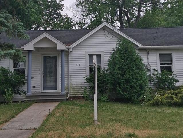 House for sale in Pewaukee, Wisconsin