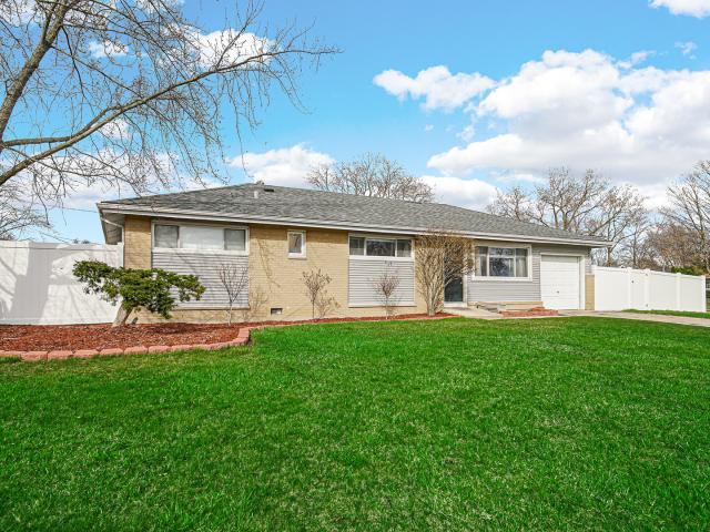 House for sale in Hoffman Estates, Illinois