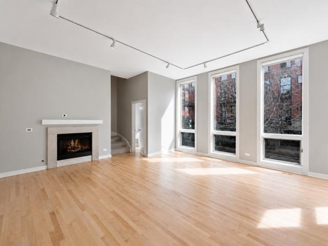 Townhouse for sale in Chicago Park, Illinois