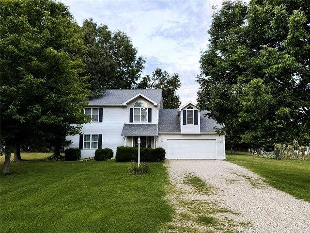 House for sale in Strasburg, Illinois