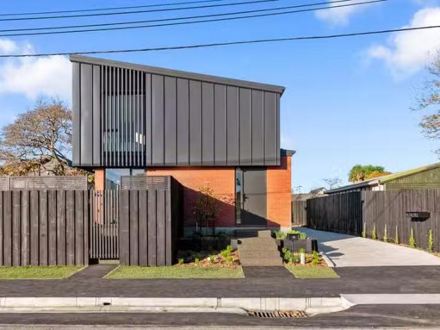 House for sale in Chaslands, Canterbury