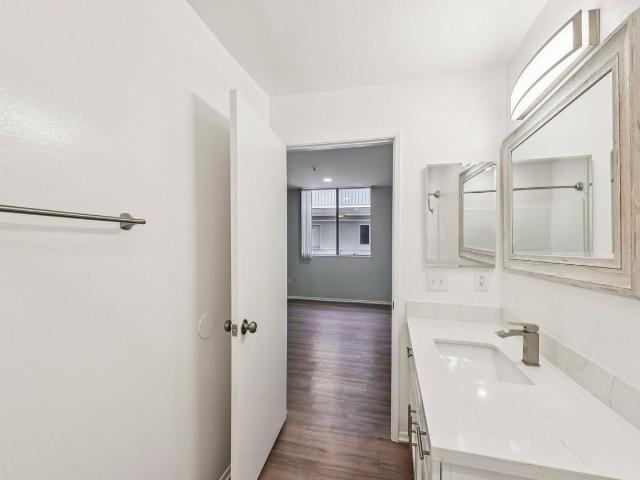 Apartment for rent in Canoga Park, California