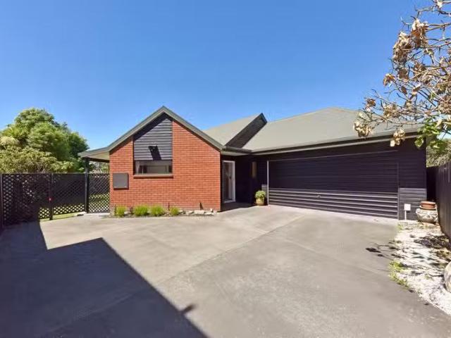 House for sale in Chaslands, Canterbury