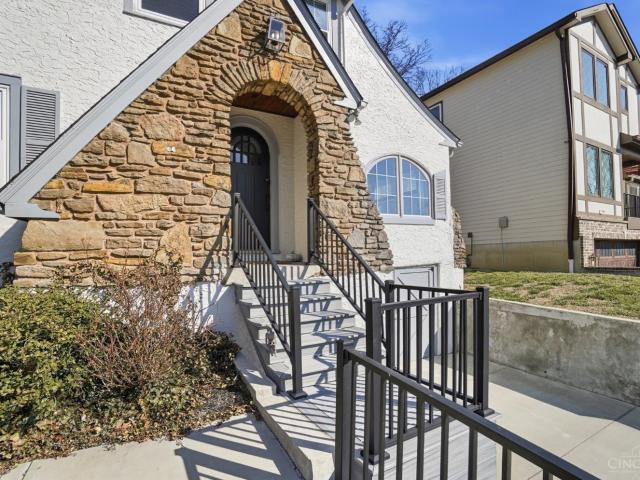 House for sale in Roselawn, Ohio