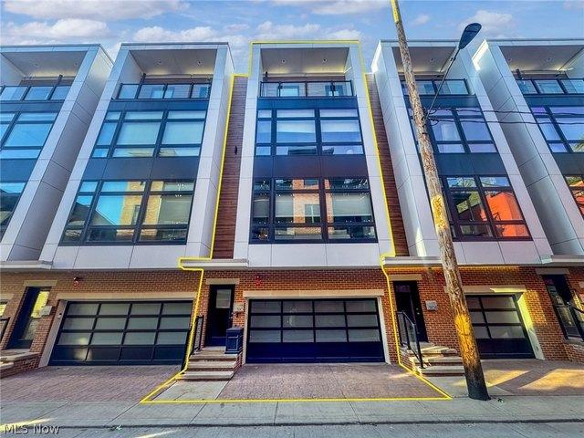 Townhouse for sale in Detroit - Shoreway, Cleveland
