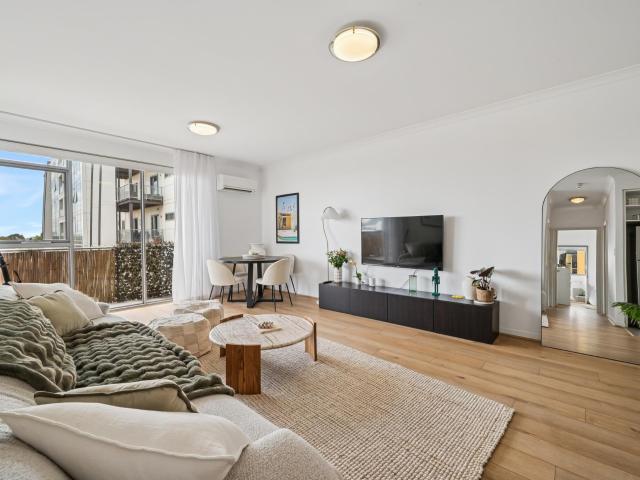 Apartment for sale in Success, Western Australia