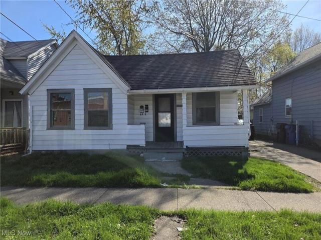 Duplex for sale in Cleveland