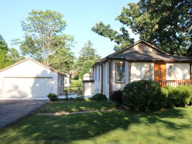 House for sale in Island Lake, Illinois