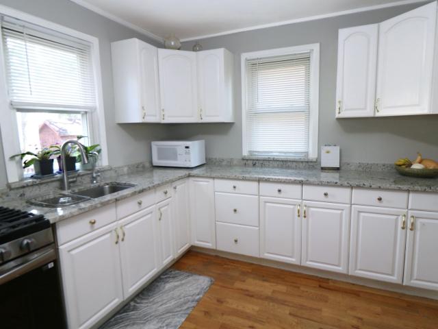 House for sale in Mchenry, Illinois