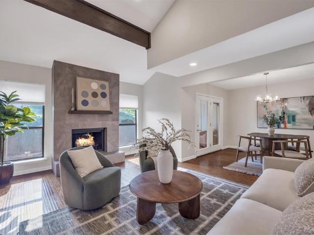 Townhouse for sale in Farmers Branch, Texas