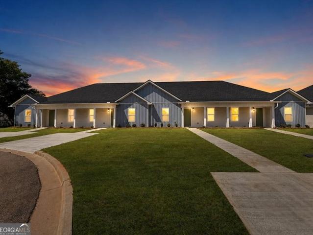 Townhouse for sale in Kathleen, Georgia