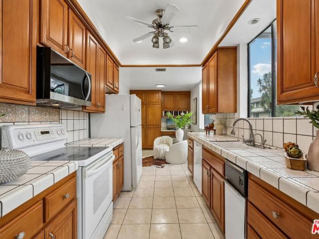 Condo for sale in Canoga Park, California