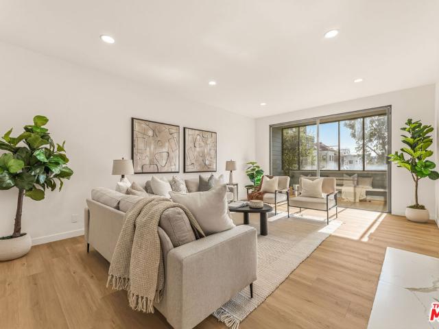 Condo for sale in Canoga Park, California