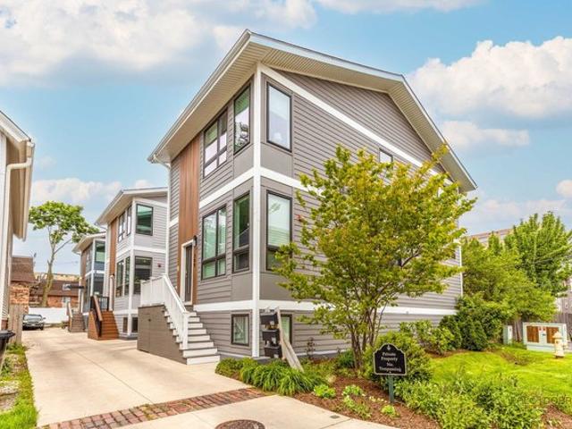 Townhouse for sale in Forest Park, Illinois