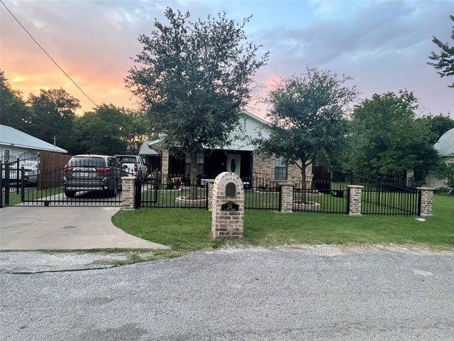 House for sale in Ellis, Texas