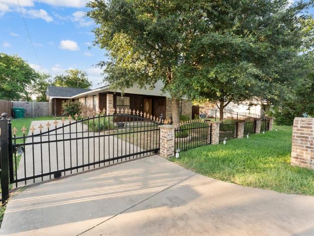 House for sale in Ellis, Texas