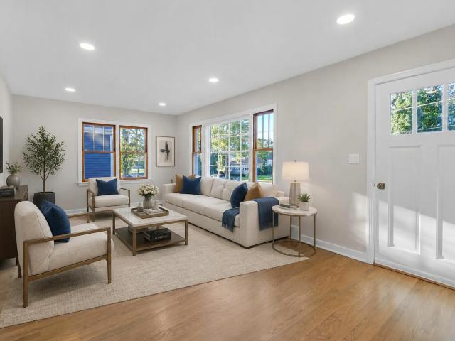 House for sale in Saddlewood, Glen Ellyn