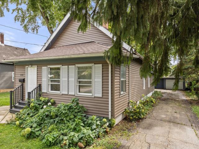 House for sale in Elgin, Kane County