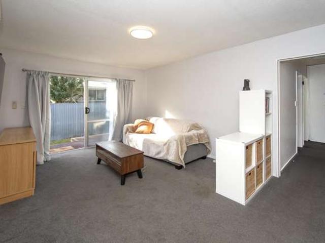 Apartment for sale in Chaslands, Canterbury